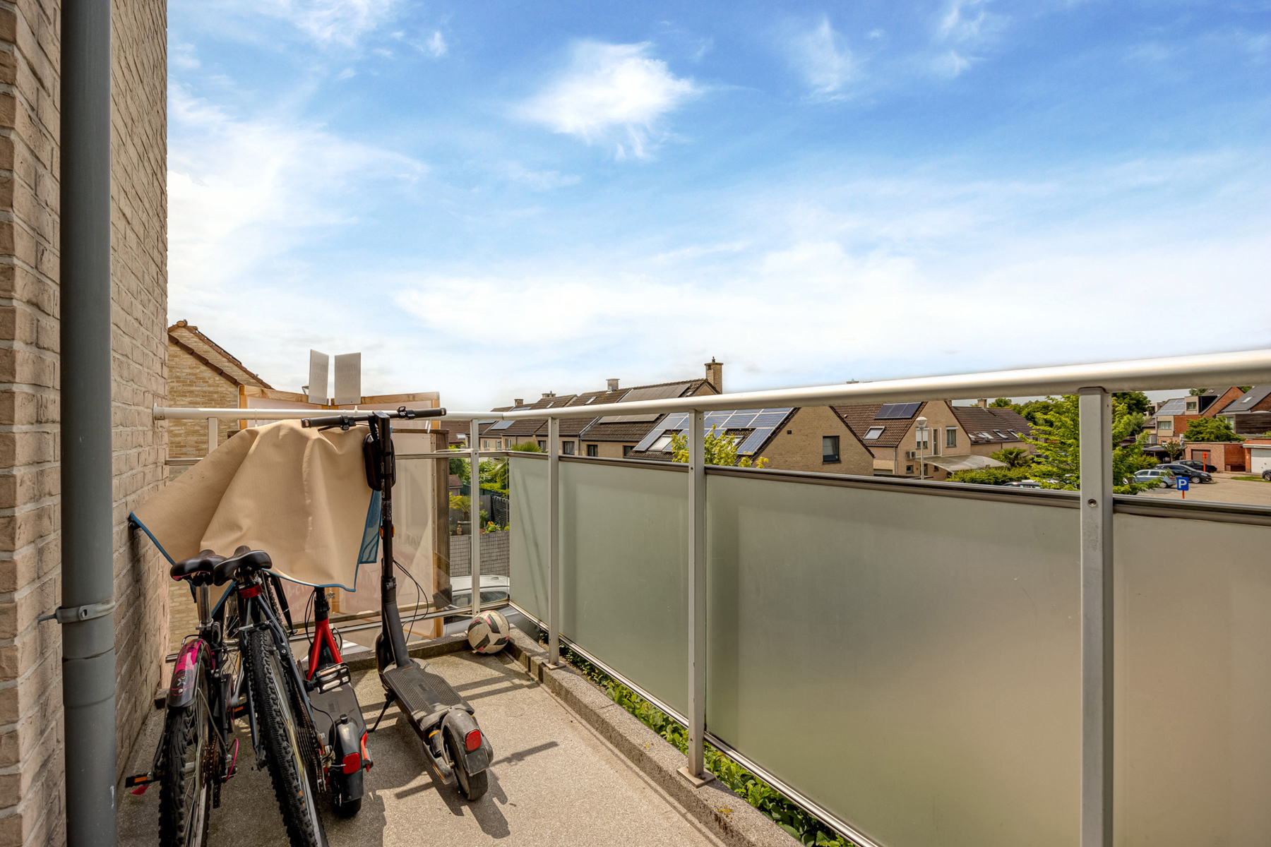 Appartement met 2 slaapkamers en terras in residentiële wijk - foto 5