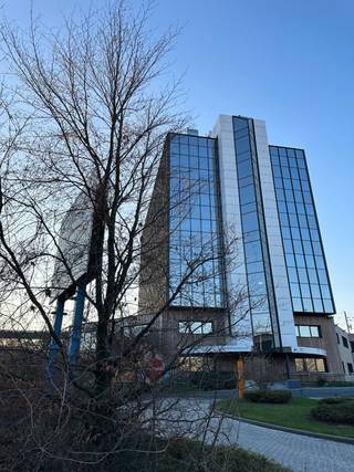 Lichte kantoren, ideaal gelegen op een drukke as die de Ring verbindt met het centrum van Brussel, aan de westelijke ingang van de hoofdstad en in...