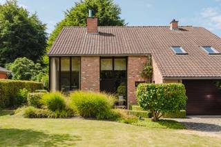 Instapklare gezinswoning op toplocatie met schitterend uitzicht op natuurgebied.Welkom in deze ruime gezinswoning, ideaal gelegen tegenover het...