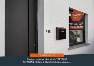 <u><strong>OPENDEURDAG ZATERDAG 20 JUNI 2026 tussen 10u00 en 12u00 ( op afspraak)</strong></u><br /><br />U kunt een BOD uitbrengen op deze woning, rekening houdend met de AANVANGSPRIJS van € 309.000,00 , elk hoger BOD wordt voorgelegd aan de eigenaars die al dan niet kunnen ingaan op dit aanbod.<br /><br />Deze volledig gerenoveerde is ideaal gelegen in het centrum van Lichtervelde op wandelafstand van winkels, scholen en openbaar vervoer. <br />Dankzij de recente renovaties geniet je hier van <strong>hedendaags wooncomfort </strong>en een uitstekende energiezuinigheid met energielabel A.<br />Bij het binnenkomen kom je in de inkomhal met gastentoilet. De lichtrijke leefruimte sluit aan op de moderne <strong>volledig uitgeruste keuken.</strong> Met een grote raampartij zorgen we voor veel natuurlijke lichtinval en bieden directe toegang tot het zonnige tuintje waar U in alle rust kan genieten van het buitenleven. Op het gelijkvloers is er ook een <strong>TRENDY badkamer met ligbad , inloopdouche </strong>en dubbele wastafel. Er is ook een <strong>ruime & praktische berging/wasplaats</strong> voorzien aan de keuken. Op de eerste verdieping zijn er 3 mooie slaapkamers.<br />Verder is de woning <strong>instapklaar</strong> en heeft de woning <strong>energielabel A! <u>Dit kan ook een interessante investering zijn.</u></strong><br /><br /><strong><u>Gelijkvloers:</u></strong>
<ul>
<li>Inkom met apart toilet;</li>
<li>Lichtrijke leefruimte;</li>
<li><strong>Open volledig geïnstalleerde keuken </strong>met alle toestellen en zicht op de tuin;</li>
<li>Ruime en praktische Berging/Wasplaats aan de keuken;</li>
<li><strong>Trendy badkamer </strong>met ligbad, douche en dubbele wastafel;</li>
<li>Leuke en zonnige tuin en terras;</li>
</ul>
<strong><u>Eerste verdieping:</u></strong>
<ul>
<li>3 mooie slaapkamers;</li>
</ul>
<strong><u>Troeven:</u></strong>
<ul>
<li>Energielabel A;</li>
<li>Gekeurde elektriciteit;</li>
<li>Uitstekende locatie;</li>
<li>Zonnepanelen aanwezig;</li>
<li>Vloerverwarming;</li>
<li>Betaalbaar wonen.</li>
</ul>
<br />Voor meer informatie of verdere vragen over deze instapklare woning? Contacteer ons via: <strong>oostkamp@caenen.be</strong><br /><br />
