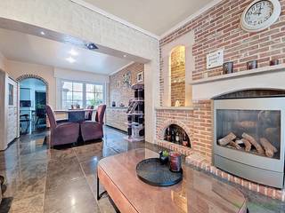 Ontdek dit schitterende pand langs de Wettersesteenweg in het pittoreske en landelijke Bavegem, deelgemeente van het bruisende...