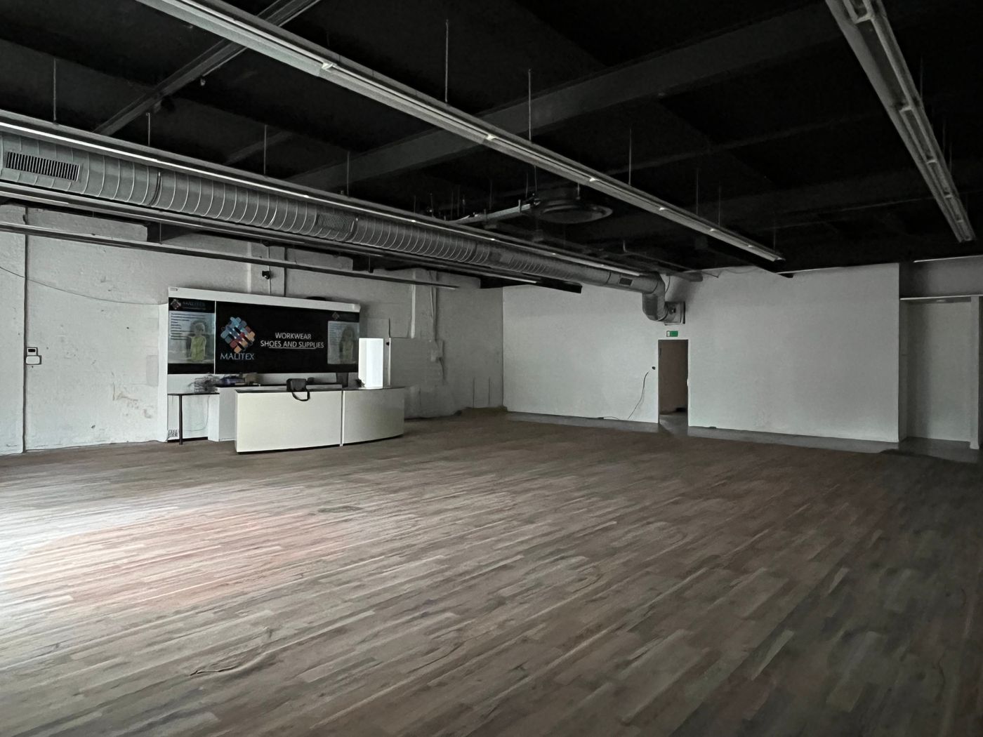 278 m² commerciële ruimte met 168 m² opslagruimte te huur in Dendermonde - foto 3