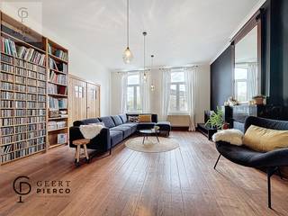 Authentiek, volledig gerenoveerd en afgewerkt met hoogwaardige materialenIn het hart van Wezeren vinden we deze uitzonderlijke woning, oorspronkelijk...