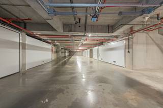 BURST - Op zoek naar een veilige en praktische oplossing voor jouw wagen of extra bergruimte? Dan is deze ondergrondse staanplaats precies wat...