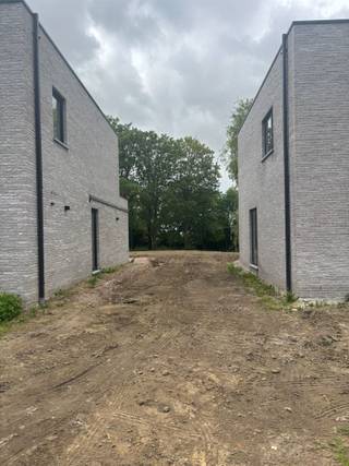 Gelegen in het gehucht van Zonnebeke, de 'Bresende', vlakbij de verbindingsweg richting Passendale - Moorslede en Ieper mag ik met uitermate...