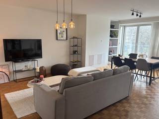 Karaktervol appartement op de tweede verdieping, gelegen tegenover het Citadelpark, vlotte verbinding met het openbare vervoer, grootwarenhuizen in...