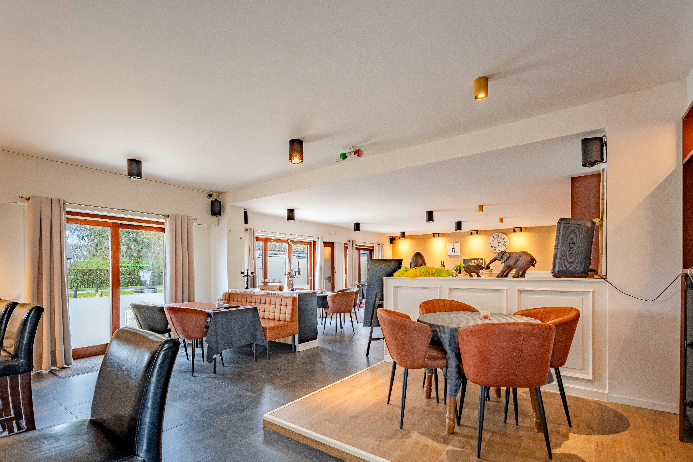 RUIME WONING MET 4 SLAAPKAMERS WAARBIJ WONEN EN ONDERNEMEN ONDER HET ZELFDE DAK MOGELIJK IS! - foto 4