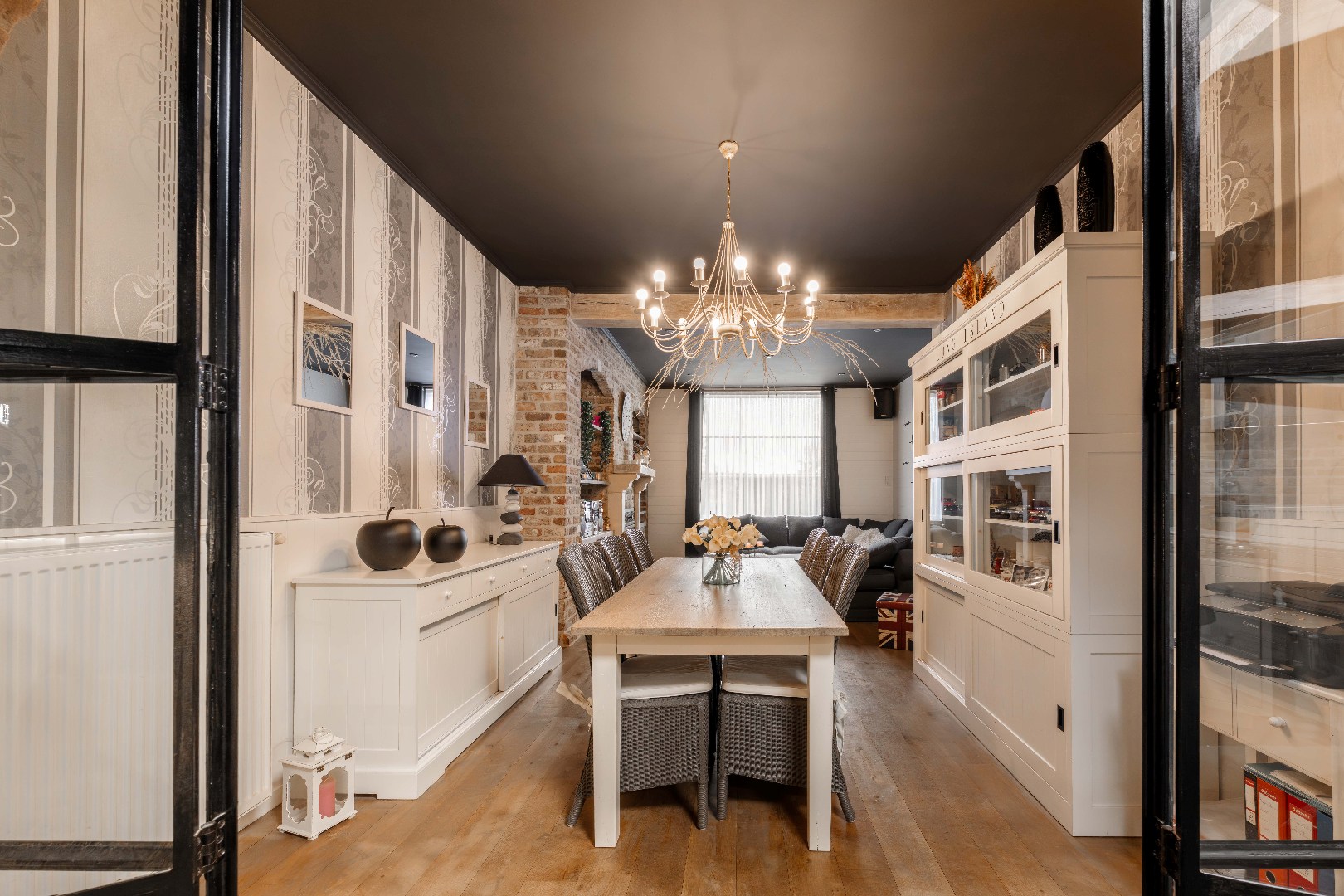 GROTENDEELS GERENOVEERDE GEZINSWONING 2006 MET 3 SLPKS EN TUIN - foto 5