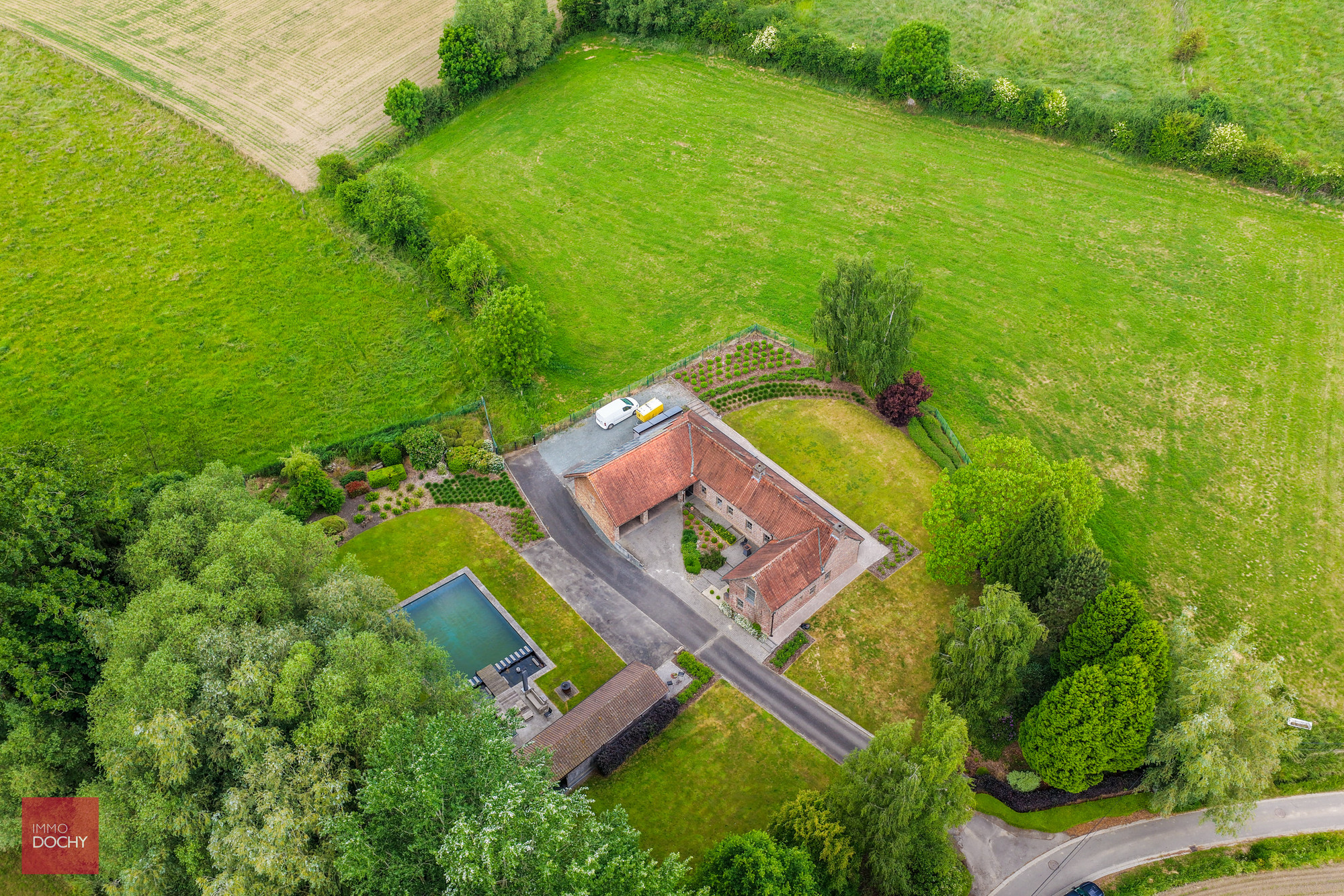 Zeer rustig gelegen instapklaar landhuis met zwemvijver - foto 1