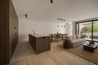 The Garden huisvest 12 hoogwaardige appartementen én 1 luxe penthouse.<br /><br />The Garden is een project van de toekomst: alle appartementen zijn voorzien van een warmtepomp, zonnepanelen, ventilatiesysteem type D en beschikken over comfortabele vloerverwarming.<br /><br />The Garden staat voor een ambitieuze omgang met energie, alle appartementen vallen onder het BEN-label (E20).<br />Dit betekent een volledige vrijstelling van uw onroerende voorheffing de eerstkomende 5 jaar.<br /><br />The Garden voorziet een prachtige groene siertuin in een stedelijke omgeving.<br />Verder zullen er ook nog staanplaatsen aangeboden worden en bergingen in de kelderverdieping.<br /><br />Aankoop volgens afbraak/wederopbouw regeling aan 6% BTW is mogelijk.<br /><br />The Garden is een samenwerking tussen projectontwikkelaar DDL Construct gespecialiseerd in residentieel vastgoed en Architect DCX.<br /><br />DDL en DCX hebben één tot drie slaapkamer appartement ontwikkeld in project The Garden om zo een breed publiek te kunnen aanspreken die toch dat tikkeltje beter wensen.<br /><br />Prijzen zijn exclusief aankoopkosten.<br />* enkele beelden werden digitaal bewerkt ter illustratie <br /><br />Interesse in dit magnifieke project?<br />Contacteer LISTED voor een persoonlijke projectpresentatie: +32 3 283 51 51.