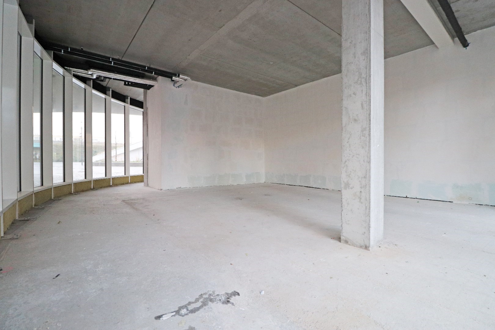 Commercial à louer à Roulers - photo 3