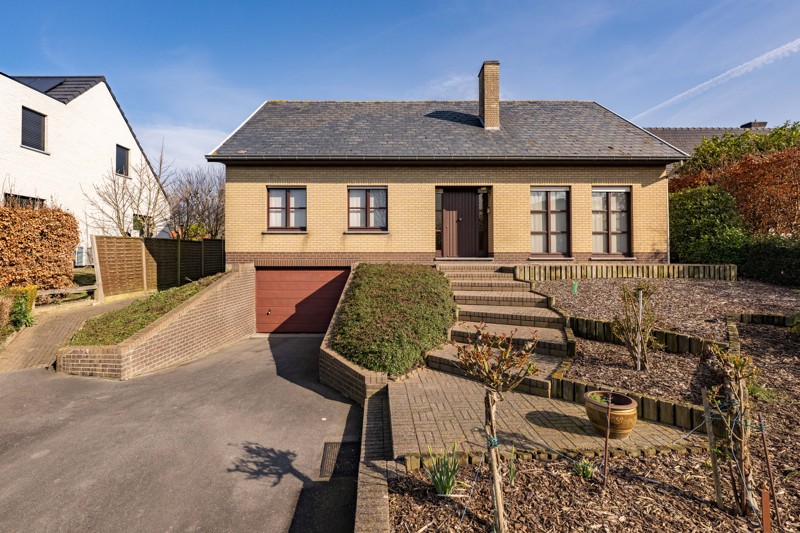 Zeer ruime en rustig gelegen villa TE KOOP in Sint-Eloois-Vijve! - foto 2