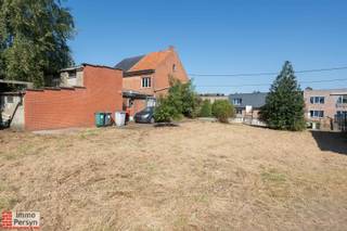 Ben je op zoek naar een unieke kans in Bekkevoort? Deze halfopen bebouwing biedt tal van mogelijkheden voor renovatie of nieuwbouw. De woning...