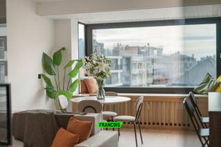 Ontdek dit schitterend gerenoveerde appartement, ideaal gelegen aan de Koninginnelaan 62. In 2025 werd het appartement volledig vernieuwd, met...