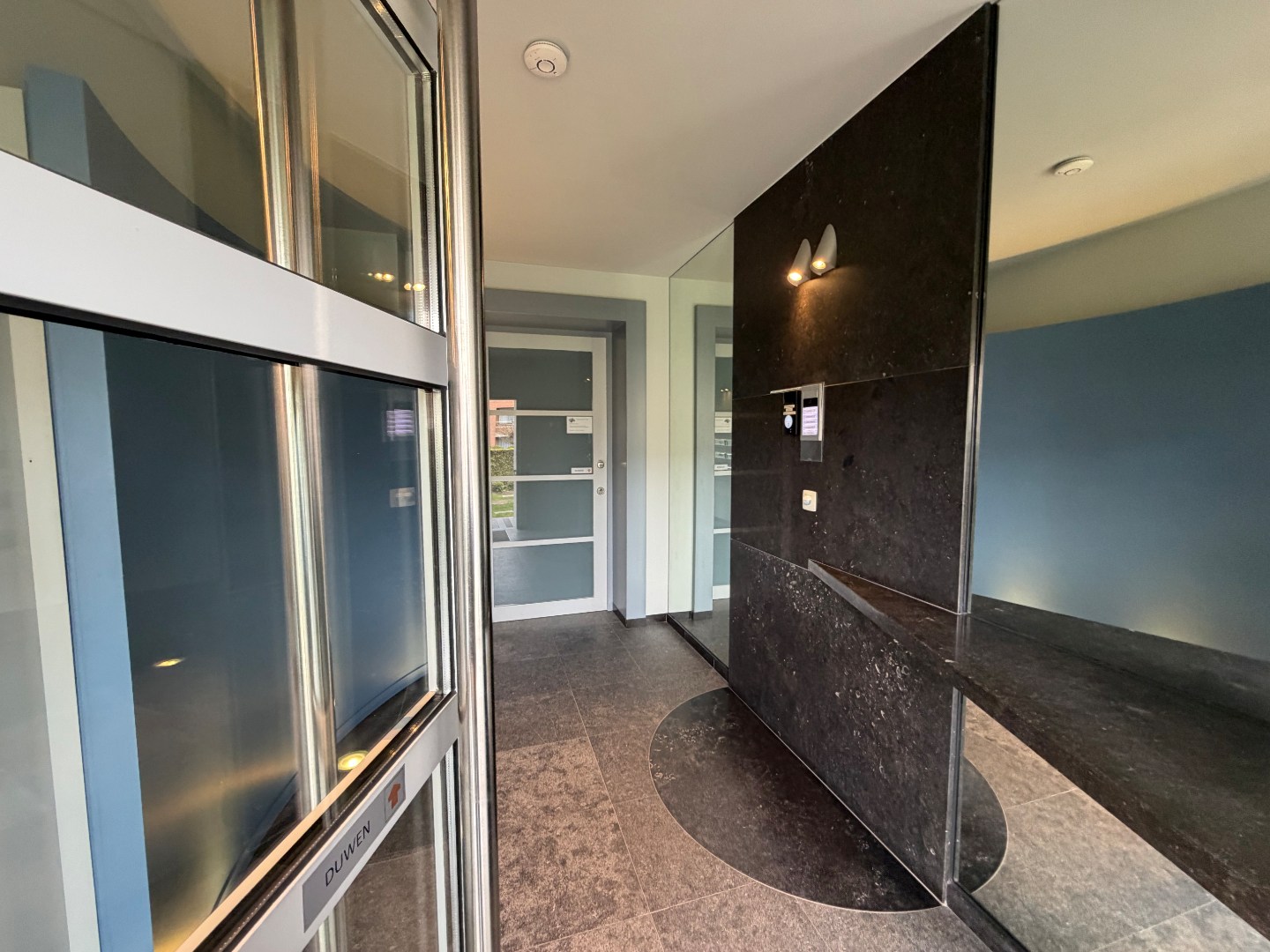 Ruim duplex-appartement met 2 terrassen in hartje Gavere - foto 2