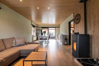 Ruime vrijstaande gezinswoning met 3 ruime slaapkamers en grote tuinkamer in rustige doodlopende straat nabij centrum van Weelde op 10 min. van...