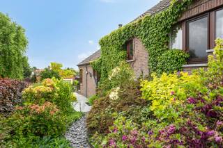 KWALITATIEVE WOONST MET TUIN IN EEN RUSTIGE WIJK IN NEERVELP. Deze mooie, instapklare woning in open bebouwing bevindt zich in Neervelp,...