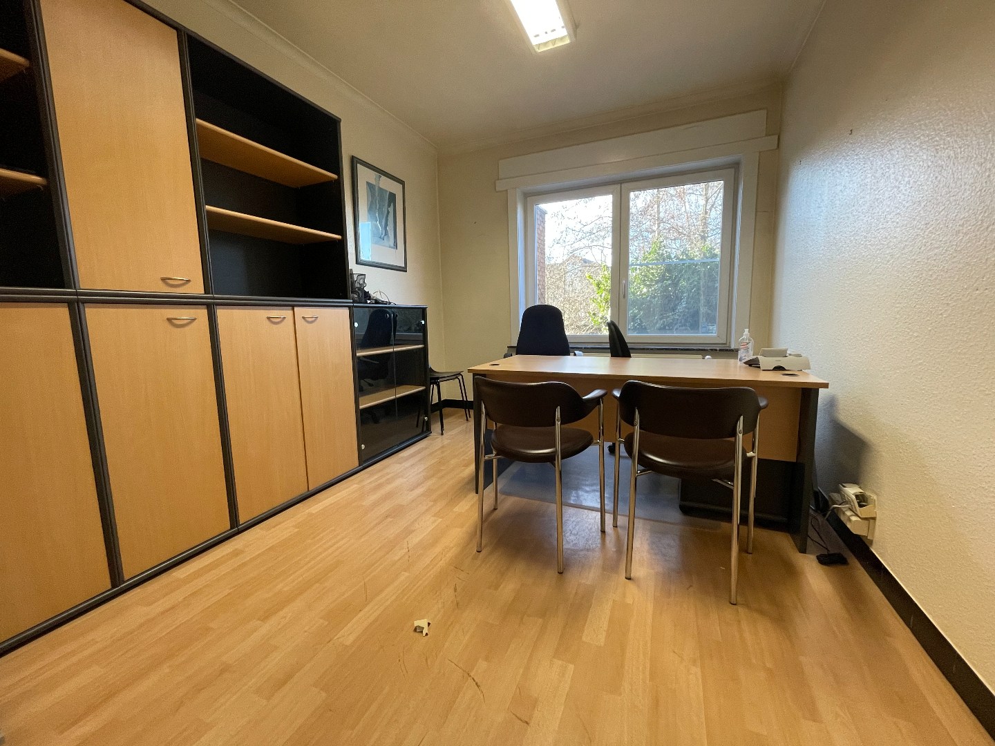 Commercieel gelegen kantoorruimtes te huur nabij centrum Kuurne (±168 m²) - foto 2