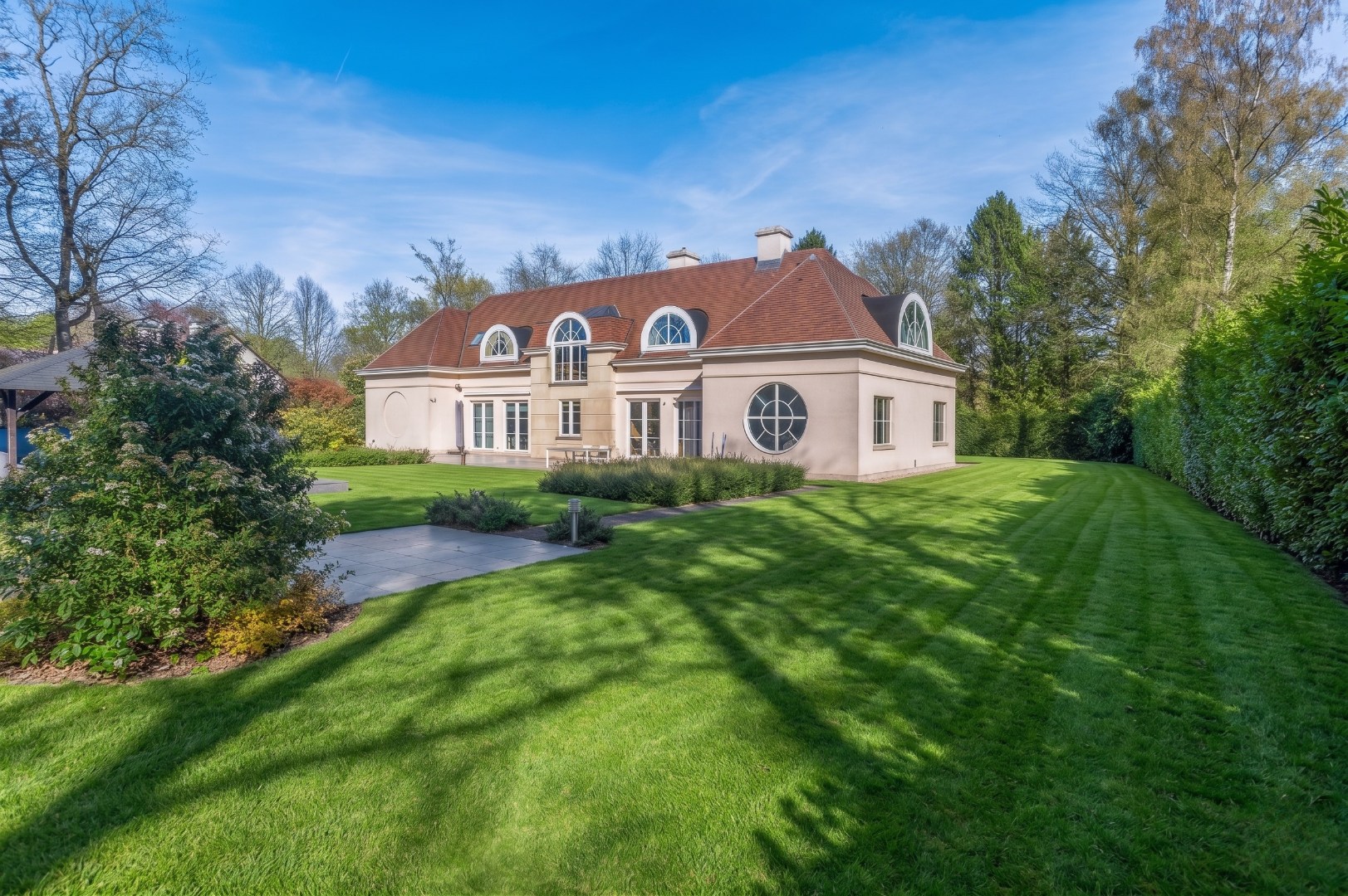 Exclusive family villa (413m²) in a wooded prime location in Belsele - photo 4
