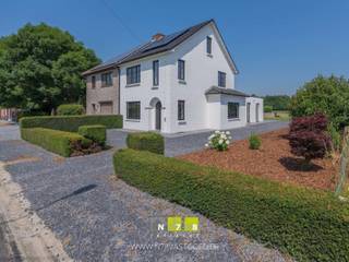 * IN OPTIE * HALFVRIJSTAANDE WONING OP EEN PERCEEL VAN 7A47CA TE ROTEM.TROEVEN- Omgeven door uitgestrekte weilanden.- Volledig gestript en...