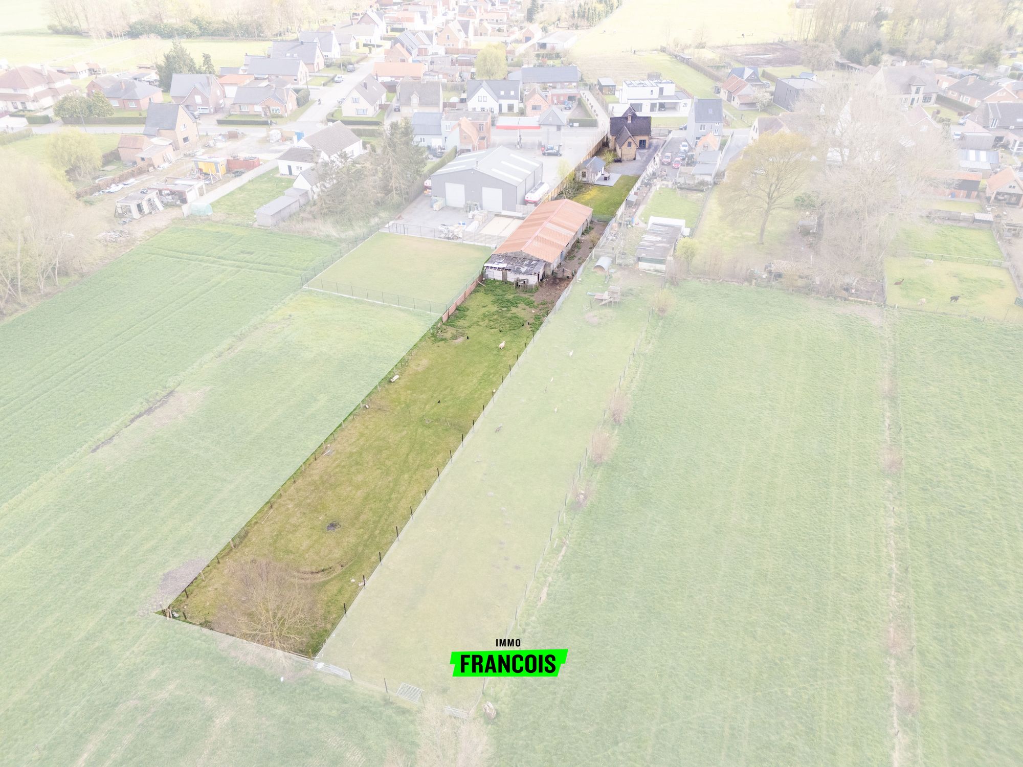 Landelijke eigendom met woning, bijgebouw en ruime schuur te koop in Adegem - foto 2
