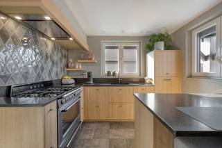 Deze charmante open bebouwing in deelgemeente Beek werd in 2021 volledig gerenoveerd en combineert modern comfort met een uitstekende ligging...