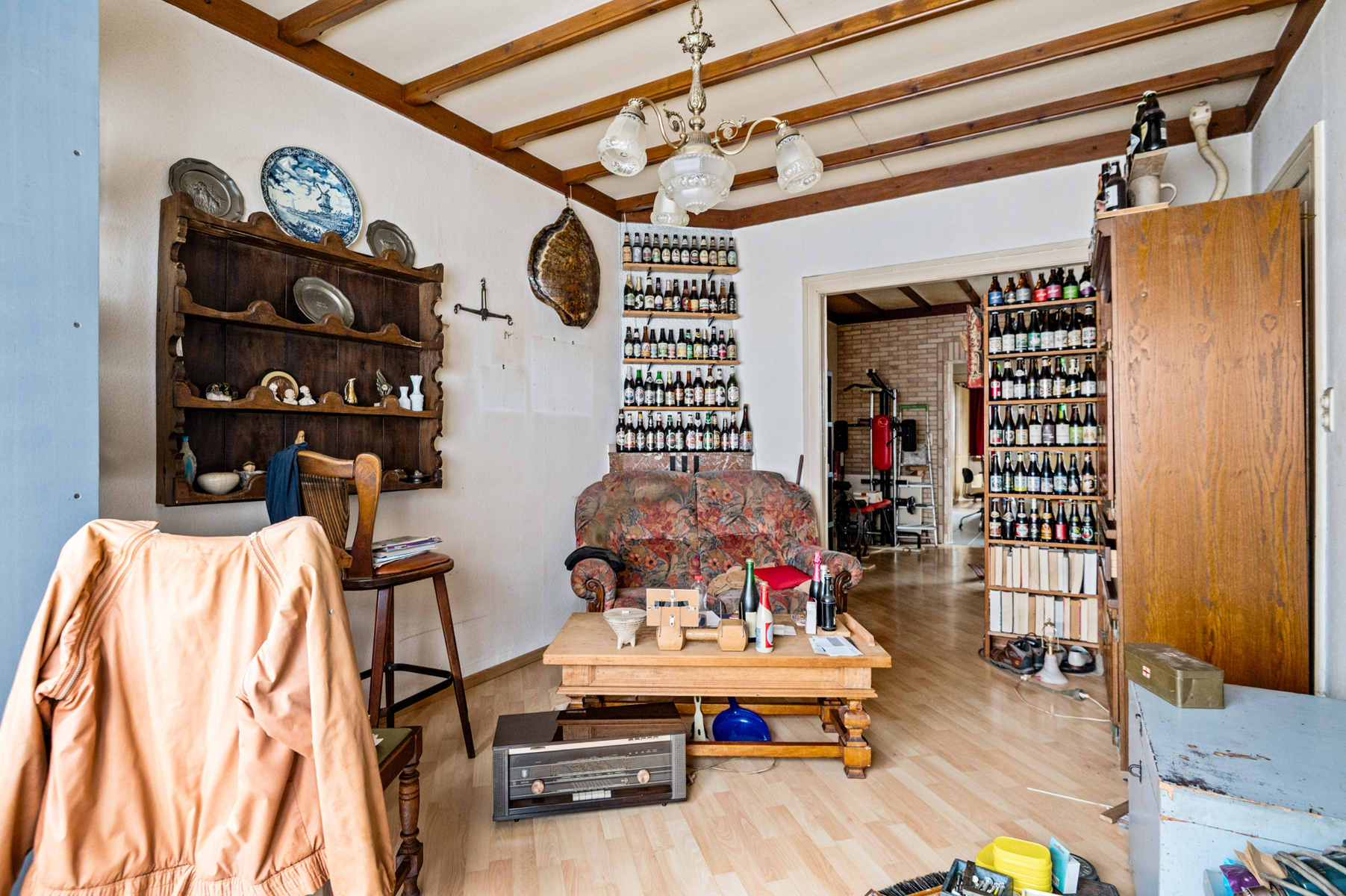 Te renoveren gelijkvloers appartement met tuin en potentieel - foto 3