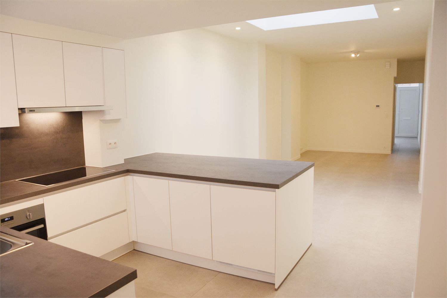 Tot in de puntjes gerenoveerde rijwoning met 2 slaapkamers. - foto 4