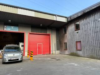 In Evergem bieden wij een opslagruimte van 304 m² met een mezzanine van 80 m² ter beschikking.Dankzij de ligging nabij de R4 en de vlotte verbinding...