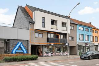 Gunstig gelegen appartement met ruim terras (35m2) en 2 slaapkamers vlak bij het centrum van Leopoldsburg. De locatie van het appartement is...