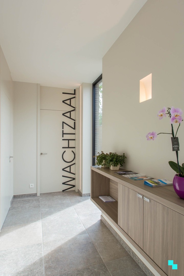 Moderne praktijkruimte met twee private parkeerplaatsen - foto 4