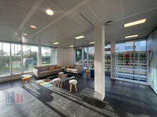 Fantastisch gelegen kantoorruimte van 325m² met uitstekende zichtbaarheid te huur nabij de E17. Deze kantoren op het gelijkvloers zijn instapklaar...