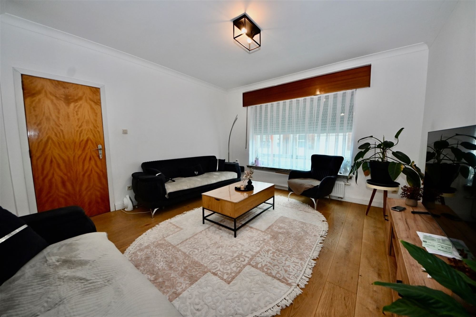 Gerenoveerde woning met 4 slaapkamers en tuin.  - foto 3