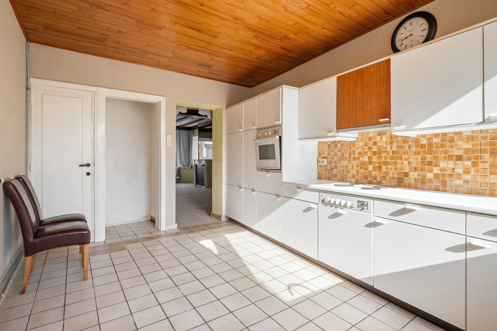 Te renoveren woning boordevol potentieel in het hart van Sint-Eloois-Winkel - foto 5