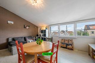 Dit gezellig appartement is gelegen in een rustige buurt te Bredene. Het appartement bevindt zich op de eerste verdieping. Het betreft...