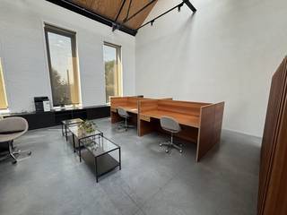 Gedeelde instapklare en bemeubelde bureauruimte te huur in het bedrijvencentrum Cotton Factory te Kortrijk. Het kantoor is gelegen langs de vaart...