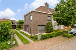 MERELBEKE FLORA Vous êtes à la recherche d’une maison familiale avec beaucoup de potentiel dans un excellent emplacement ? Alors cette maison située...