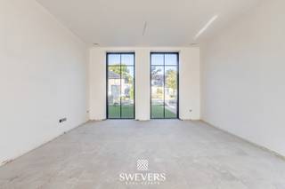 Voor meer info en foto’s, surf naar www.swevers.be – In Beringen, aan de Lummenseweg, wacht een gloednieuwe halfopen bebouwing op haar...