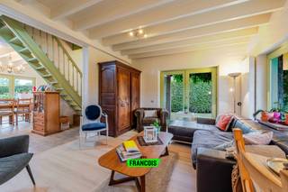 Welkom in de Sint-Elooistraat 8A in Merelbeke, waar deze gezellige en instapklare woning op u wacht. Dit pand biedt een unieke woonervaring:...