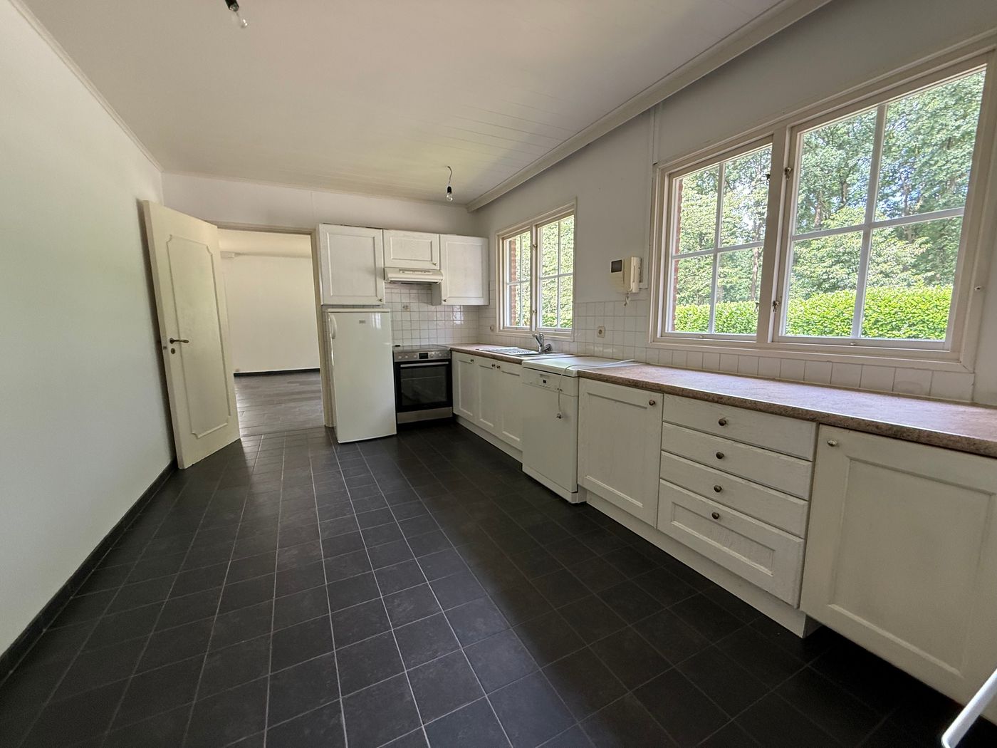 Zeer ruime woning in Loppem voor korte termijnverhuur van maximum 6 maand. - foto 3