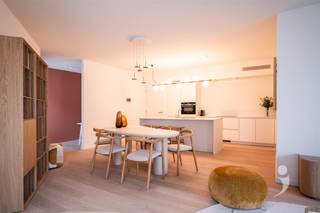 Maak kennis met dit kwalitatieve nieuwbouwappartement met twee slaapkamers, gelegen in het gegeerde project Burenberg te Leuven. Dit...