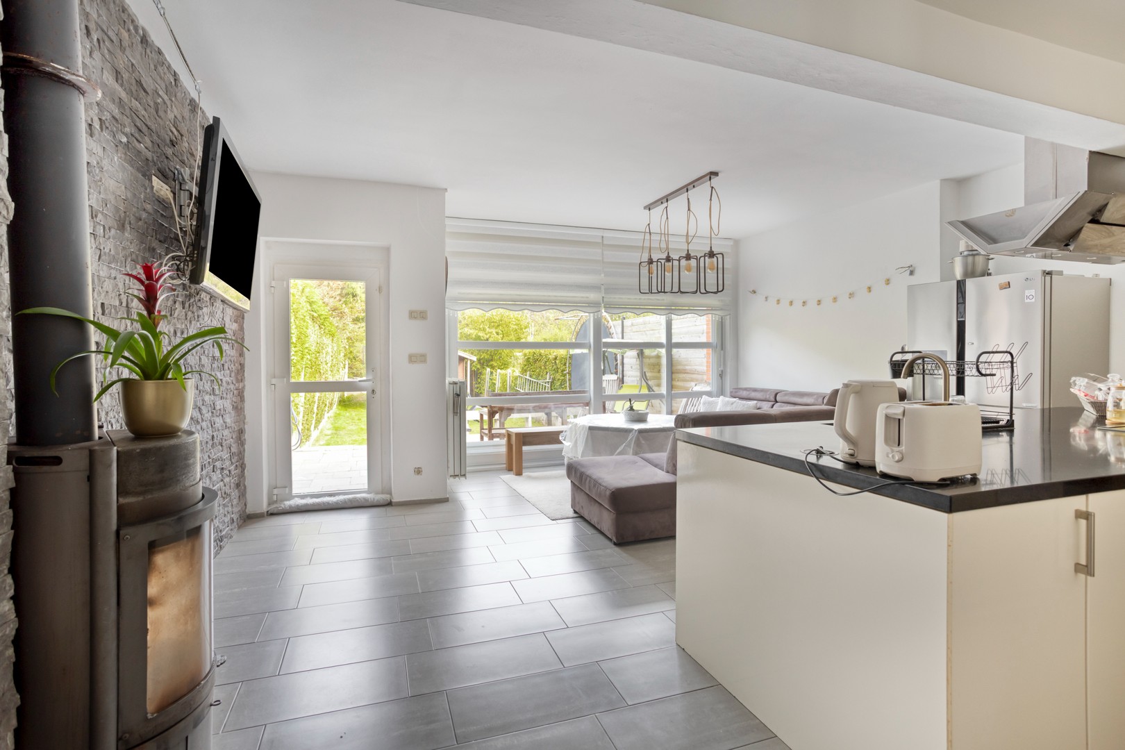 Verassend ruime woning op rustige ligging nabij het centrum - foto 2