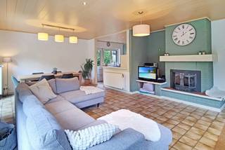 Deze woning biedt een ruime en praktische indeling op een perceel van 924 m². Met een lichtrijke leefruimte, een open keuken uitgerust met alle...