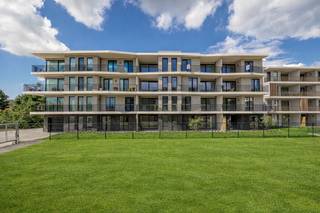 INDELING3DE VERDIEPINGInkomhal met vestiareruimte. Toiletruimte met handenwasser.Badkamer voorzien van dubbel badkamermeubel en inloopdouche.2...