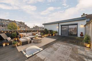 <p>Ruim gerenoveerd appartement met een bewoonbare oppervlakte van 140 m², een terras van 51m2, een garage en een carport.<br /><br />Indeling:<br /><br />1ste verdieping (gerenoveerd appartement in 2017):<br />• Inkom<br />• Badkamer<br />• 3 slaapkamers (13 m², 11 m² en 11 m²)<br />• Bergruimte<br />• Apart toilet<br />• Open keuken<br />• Ruime eet- en leefkamer<br />• Groot terras van 51 m²<br /><br />Parkeergelegenheid:<br />• 1 garage<br />• 1 carportplaatsen<br /><br />Bijzonderheden:<br />- 2017 : Totaalrenovatie <br />- Terras appartement : kunststof bankirai<br />- Deels elektrische rolluiken<br />- Diverse vliegenramen<br />- Dak is geïsoleerd met 22cm steridurplaten<br />- Spouwmuur is na geïsoleerd<br /><br />Mis deze kans niet! Plan snel je bezoek en ontdek deze ruime woning zelf.<br />0496980710<br />kjento.van.hoydonck@albert.immo<br />www.albert.immo<br /><br />Bij Albert kom je thuis!</p>