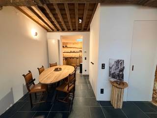 <strong>--- NIEUW --- Ideale cohousing woning: high-end gerenoveerde 2-slaapkamerwoning met elk een eigen douche in centrum Gent!</strong><br /><br /><strong>👉 BEZOEKMOMENT MAANDAG 10/08! U kan de online kalender voor het bezoekmoment en de vastgoedvideo terugvinden via onze eigen website www.vastgoedspruyt.be.</strong><br /><br />Op zoek naar een ideale cohousing woning (93m²) in Gent, volledig instapklaar en met maximale privacy voor elke bewoner? Deze volledig gerenoveerde woning combineert hedendaags comfort met een slimme indeling, perfect voor samenhuizers.<br /><br /><strong>Troeven:</strong><br />- Ideaal voor cohousing (jonge professionels / expats).<br />- Bemeubeld en ingericht.<br />- Volledig gerenoveerd, instapklaar.<br />- Twee volwaardige slaapkamers, elk met eigen douche en lavabo.<br />- Kwalitatieve, volledig ingerichte keuken.<br />- Terras.<br />- Maatkasten.<br />- Aanwezigheid wasmachine.<br />- High-end afwerking.<br /><br /><strong>Locatie &amp; omgeving:</strong><br />- Gelegen in het hart van de stad.<br />- Vlakbij winkels, horeca en alle voorzieningen.<br />- Uitstekende verbindingen met openbaar vervoer.<br />- Ideaal voor wie centraal wil wonen.<br /><br /><strong>Direct beschikbaar.<br />EPC: 216 kWh/m² (C-label).<br />Huurprijs: 1.500€/mnd.<br />Domicilie verplicht.</strong><br /><br />---<br /><br /><strong>--- NEW --- Ideal High-End Co-Living Home: Fully Renovated 2-Bedroom House with Private En-Suite Showers in the Heart of Ghent.<br /><br />👉 VIEWING DAY MONDAY 10/08! You can find the online booking calendar for the viewing and the property video on our website: www.vastgoedspruyt.be.</strong><br /><br />Looking for the perfect co-living home (70 m²) in Ghent, offering modern comfort, complete privacy, and a move-in-ready finish? This recently and fully renovated property has been thoughtfully designed for young professionals, expats, or anyone looking to share a home without compromising on personal space.<br /><br /><strong>Highlights:</strong><br />- Ideal for co-living (young professionals &amp; expats)<br />- Fully furnished and tastefully equipped<br />- Recently and completely renovated<br />- Two spacious bedrooms, each with its own private shower and washbasin<br />- High-quality, fully equipped kitchen<br />- Private terrace<br />- Built-in wardrobes<br />- Washing machine included<br />- Premium, high-end finishes throughout<br /><br /><strong>Location &amp; Surroundings:</strong><br />- Situated in the heart of Ghent<br />- Within walking distance of shops, restaurants, cafés, and all daily amenities<br />- Excellent public transport connections<br />- Perfect for anyone who wants to enjoy vibrant city living<br /><br /><strong>Directly available.</strong><br /><strong>EPC: 216 kWh/m² (C-label)<br />Rent: € 1.500/month.<br />Official domicile registration required.</strong>