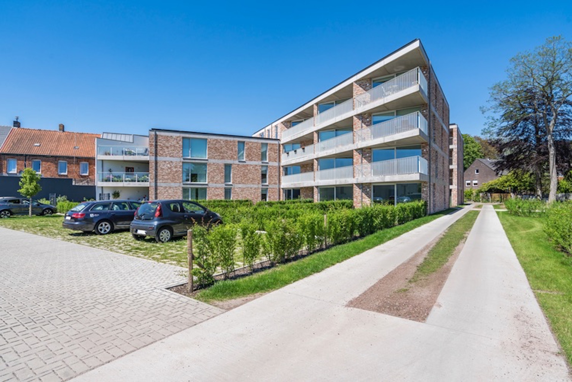 Assistentiewoning met 2 slpk, terras en autostpl voor 380.000 EUR - foto 1