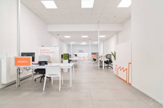 Bent u op zoek naar een uitzonderlijke investering op een toplocatie met een rendement van maar liefst 6,59%? Dit handelspand, gelegen in de prestigieuze Bondgenotenlaan, bevindt zich op een AAA-locatie vlak bij het station van Leuven. Een buitenkans voor wie zoekt naar een betrouwbare investering met zekerheid.<br /><br />Oppervlakte: 176 m² open ruimte, ideaal voor diverse commerciële doeleinden.<br />Huurder: Het pand is momenteel verhuurd aan een groot en stabiel dienstverlenend kantoor, wat een zorgeloze opbrengst garandeert. (6,59% rendement)<br />Voorzieningen: Een privatieve keuken en twee toiletten bieden alle nodige comfort.<br />Bouwjaar: Het gebouw dateert van 2011 en is uitgerust met moderne technieken en voorzieningen.<br /><br />Dit is een unieke kans om te investeren in een hoogwaardig handelspand op een van de meest gegeerde locaties van Leuven. Contacteer ons vandaag nog voor meer informatie en een bezichtiging.