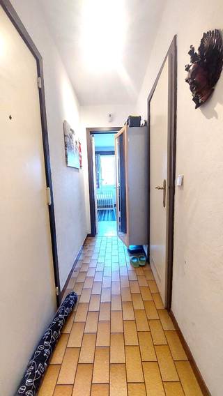 Gezellig appartement op centrale ligging op de Vuurtorenwijk<br />op wandelafstand van openbaar vervoer, spuikom en Oosteroever.<br /><br />Bewoonbare oppervlakte van 55m² met een privatieve genummerde parkeerplaats achteraan het gebouw.<br /><br />Het appartement is voorzien met een inkomhal met apart toilet.<br />Een lichtrijke ruime woonkamer met open ingerichte keukenblok.<br /><br />1 ruime slaapkamer met aanpalende badkamer met lavabomeubel en douche.<br /><br />Centrale verwarming met gaswandketel.<br />EPC waarde 137 kWh = LABEL B <br />Blanco keuring elektrische installatie <br /><br />Op heden is het appartement nog verhuurd aan 545 euro + 25 lasten tot eind februari 2026.<br />Het appartement is dus beschikbaar vanaf 1 maart 2026 <br /><br />Verlaagde prijs,  dus mis deze kans niet. <br />Ideaal voor jonge starter! <br /><br /> 