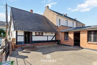 Voor meer info en foto’s, surf naar www.swevers.be– Op een rustige locatie nabij het centrum van Wellen vindt u deze halfopen bebouwing met...